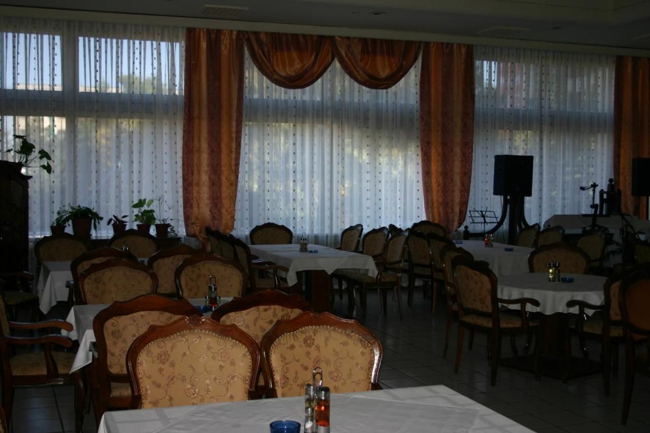 Отель Hotel Bulgaria Добрич-7