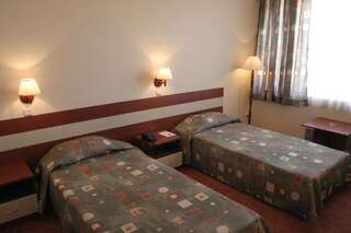 Отель Hotel Bulgaria Добрич Двухместный номер с 1 кроватью или 2 отдельными кроватями и ванной-6